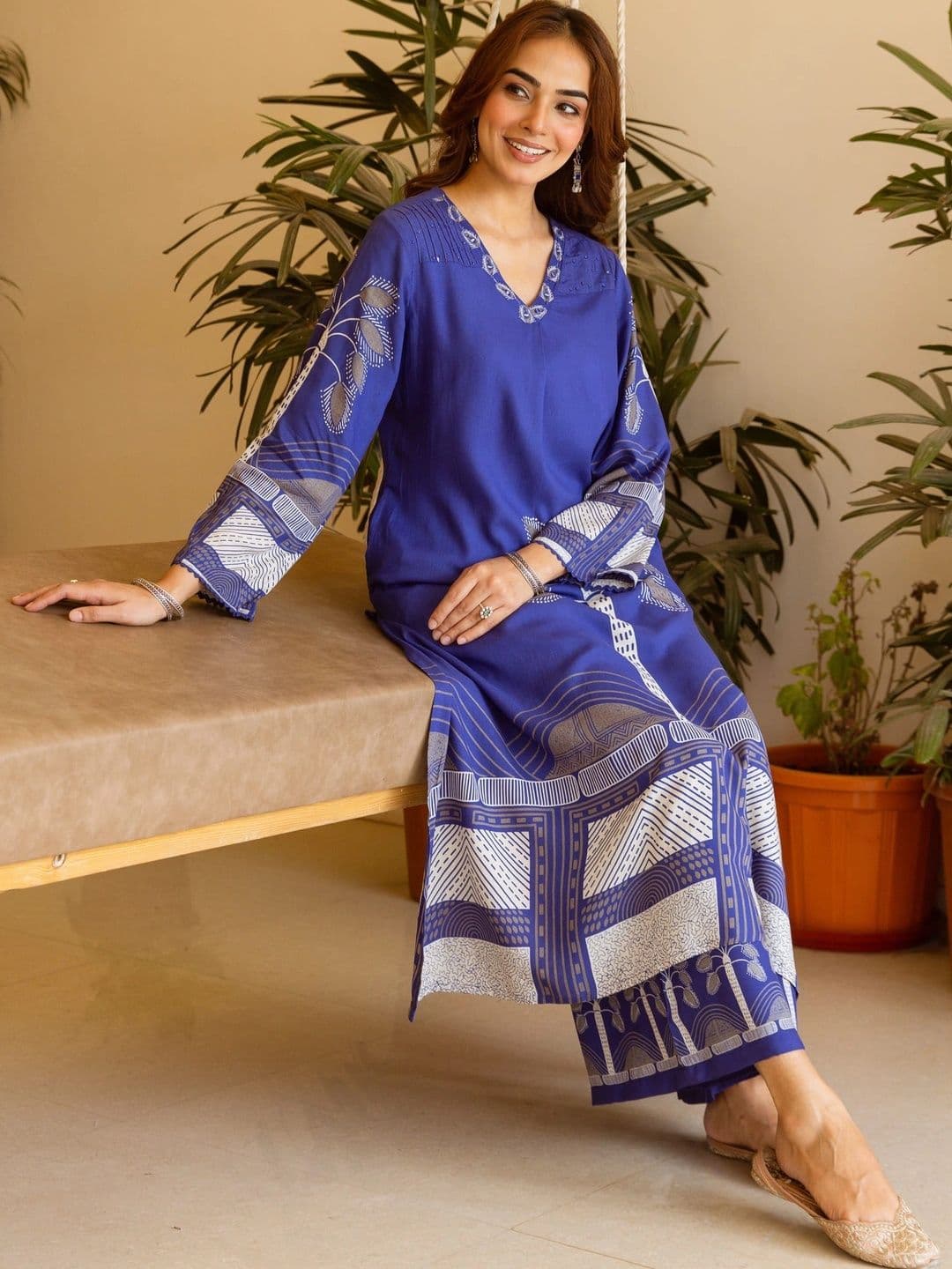 Sangria Women Ethnic Motifs Printed Regular Kurta with Palazzos thumbnail 2
