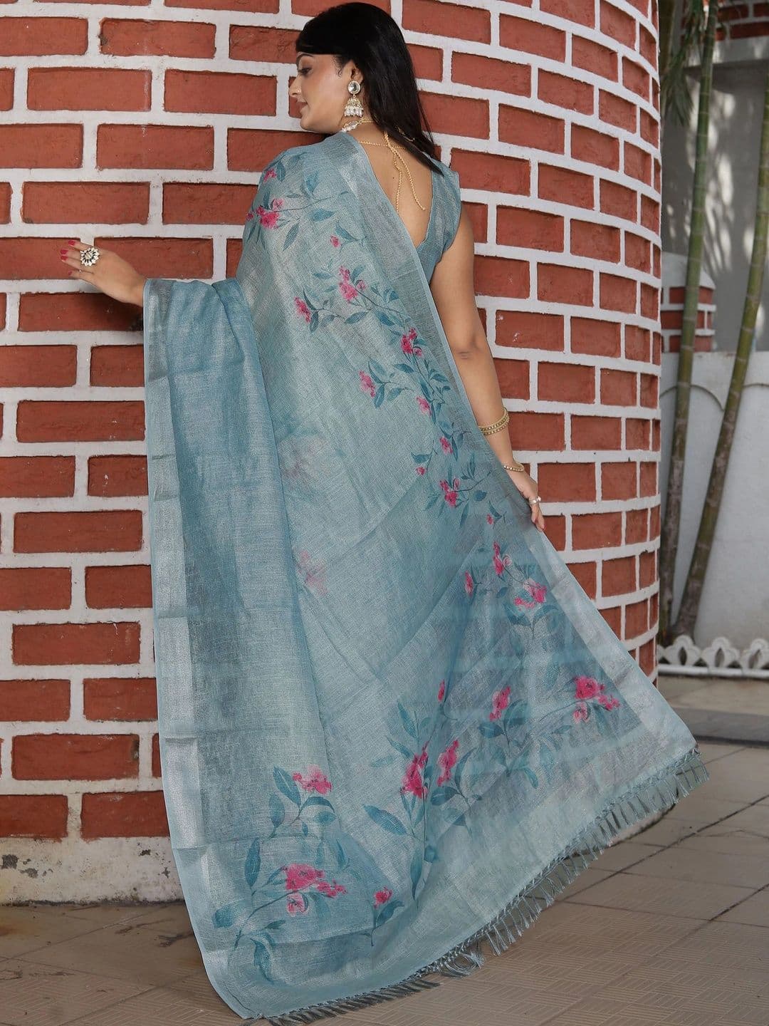 Maroosh Women Floral Silk Cotton Handloom Saree thumbnail 2
