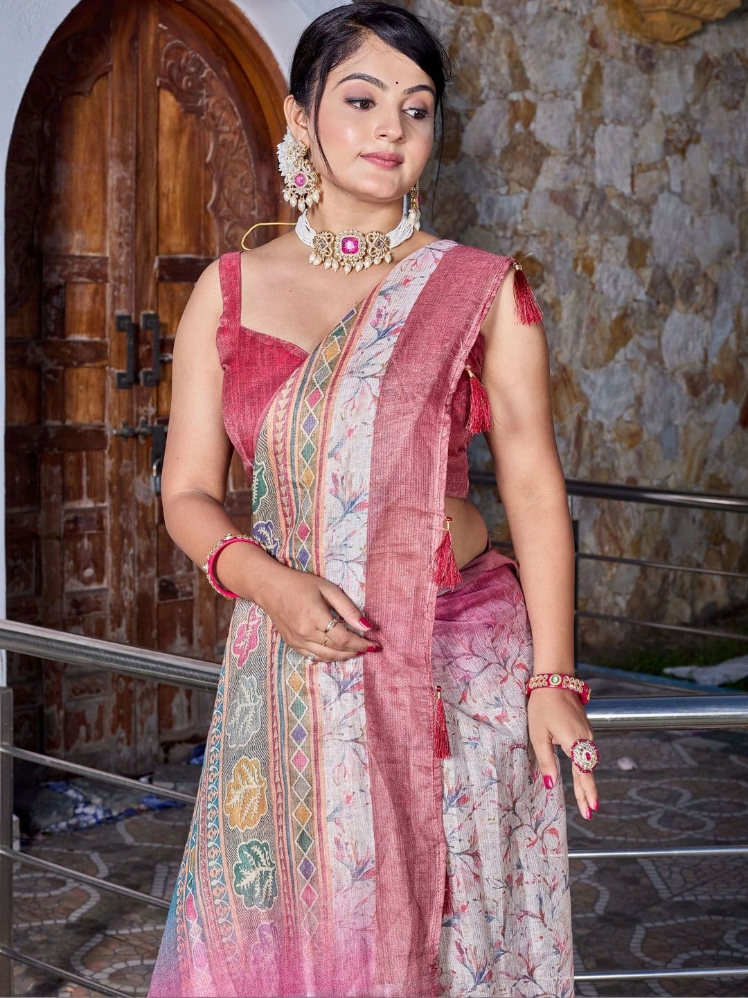 Maroosh Floral Printed Silk Cotton Handloom Saree thumbnail 2