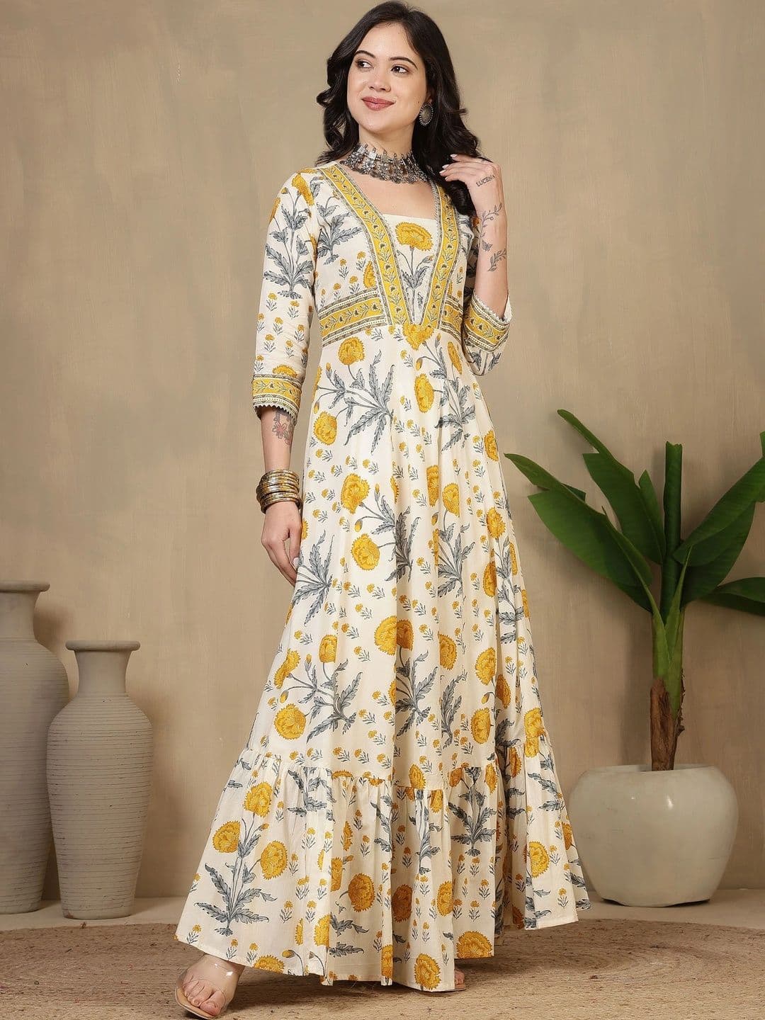Sangria Women Floral Printed Floral Anarkali Kurta thumbnail 3