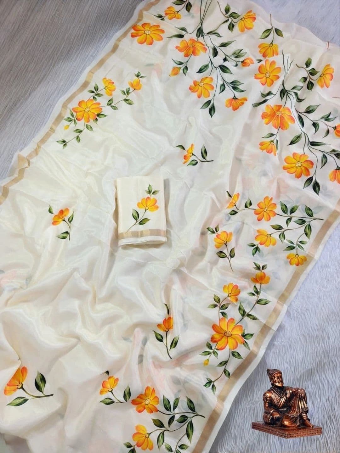vidhyarani Floral Saree thumbnail 7