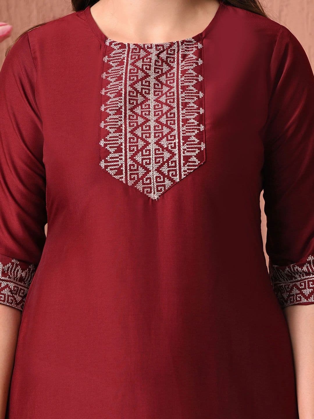 Sangria Women Embroidered Thread Work Kurta thumbnail 5