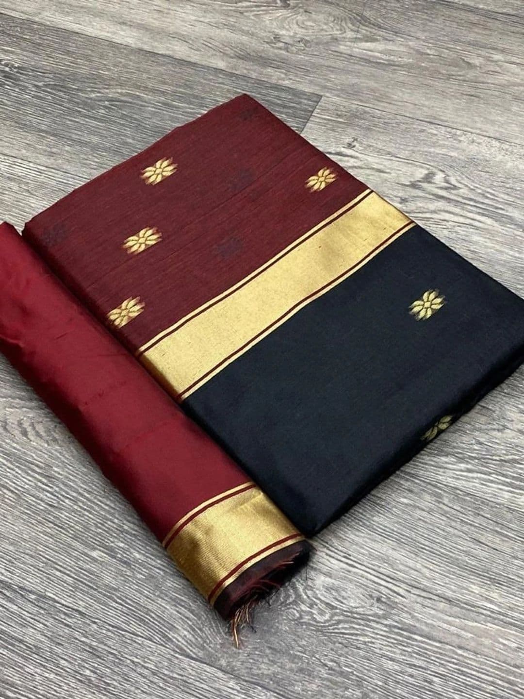 Mitera Woven Design Zari Silk Blend Banarasi Saree thumbnail 5
