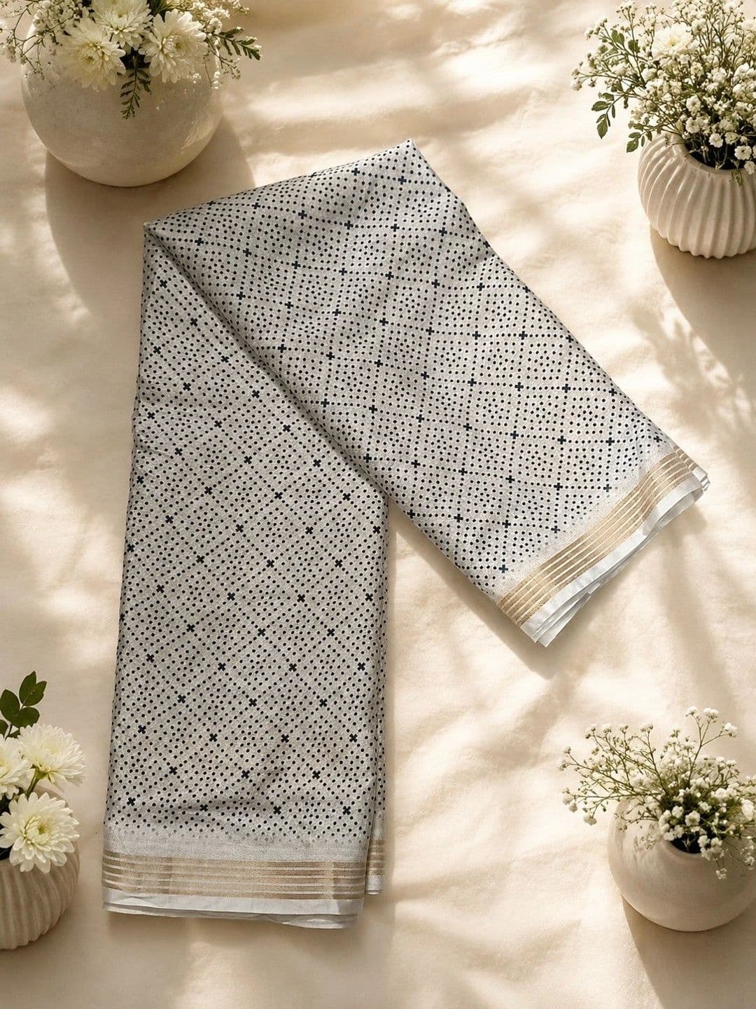 AARYAN SAREES Women Polka Dot Printed Gadwal Saree thumbnail 6