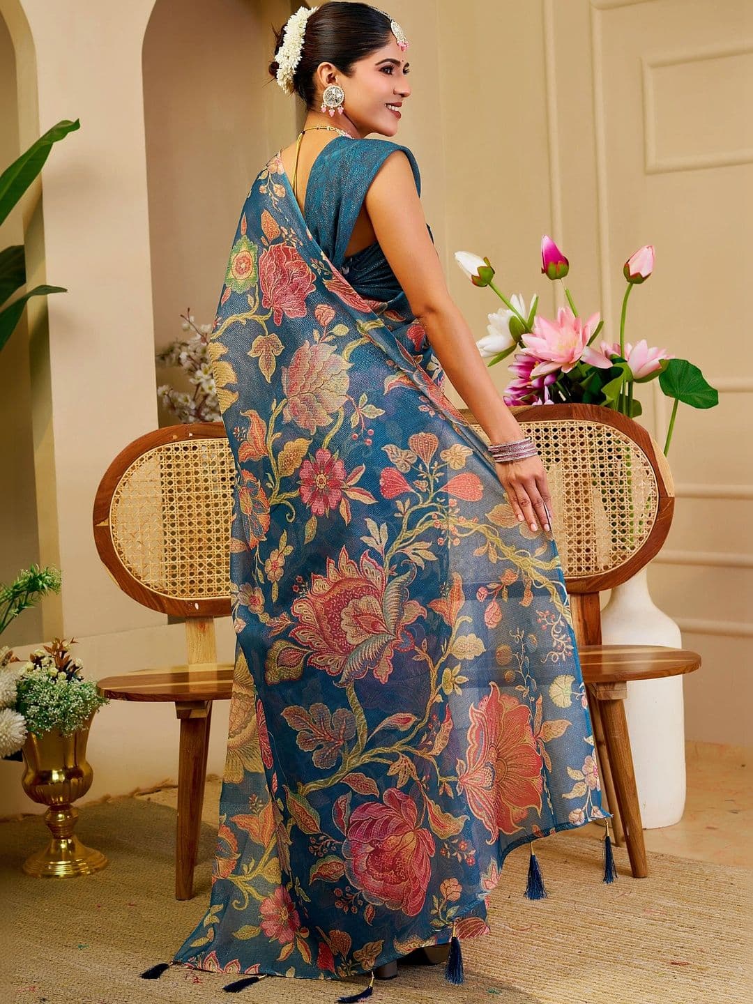 Maroosh Women Floral Silk Cotton Handloom Saree thumbnail 2