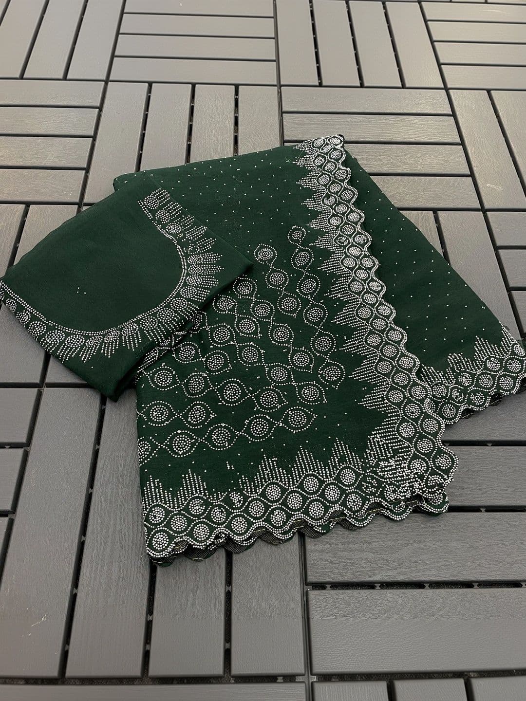 SmileyFashion Embellished Pure Georgette Saree thumbnail 3