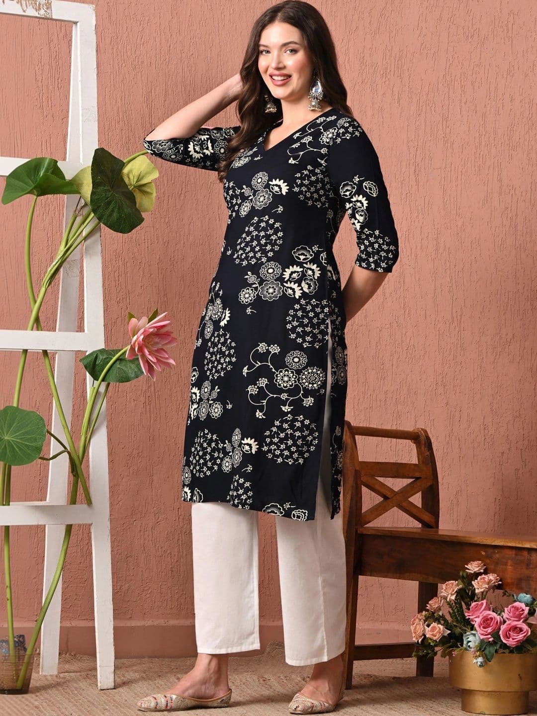 Sangria Women Floral Printed Floral Kurta thumbnail 3