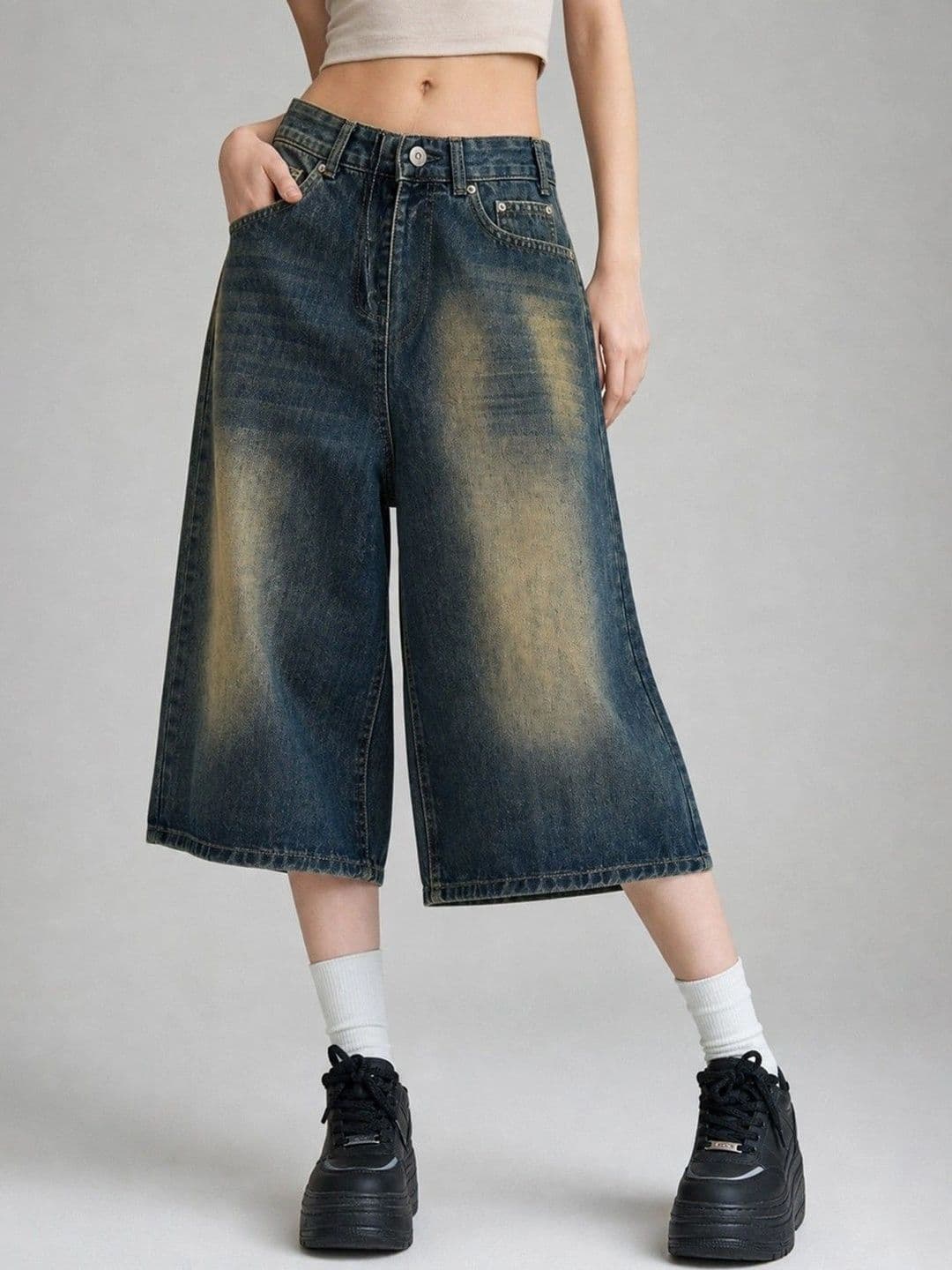 Suo Women Wide Leg Low-Rise Jeans thumbnail 4