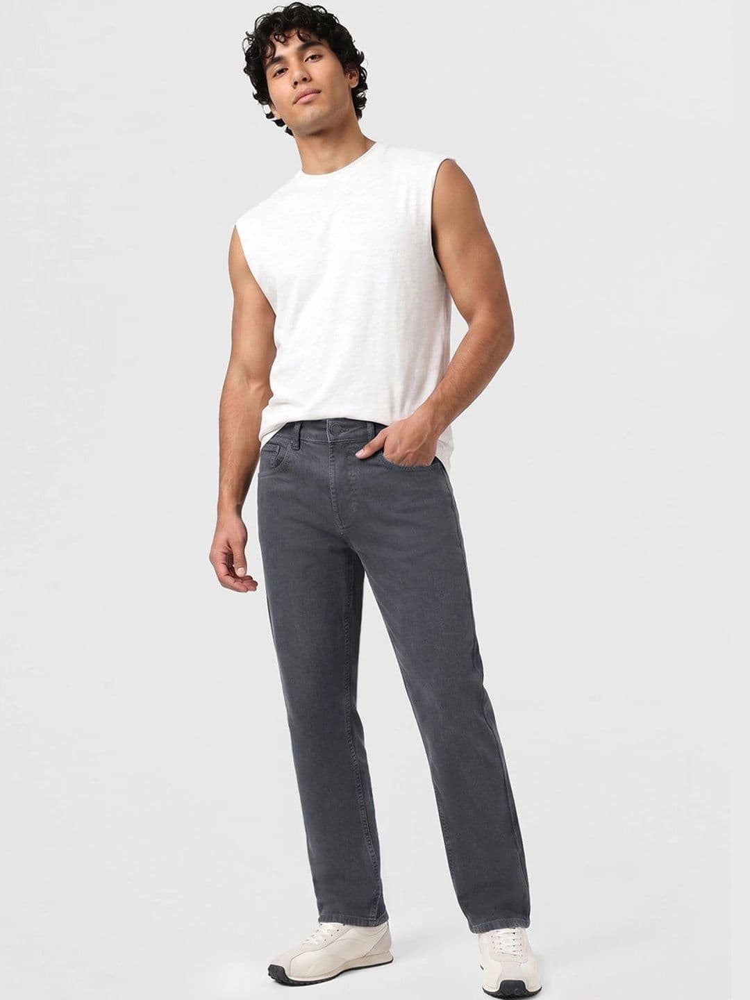 Bewakoof Men's Grey Washed Slim Straight Fit Mid-Rise Jeans thumbnail 6