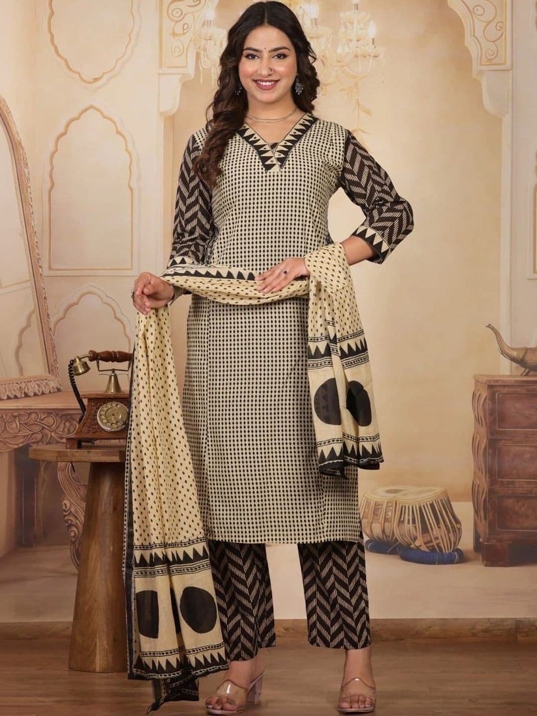 AFFO Women Printed Regular Pure Cotton Kurta with Trousers & With Dupatta thumbnail 7