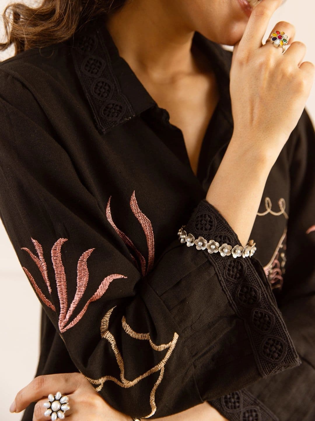 Sangria Women Ethnic Motifs Embroidered Regular Thread Work Kurta with Palazzos thumbnail 7
