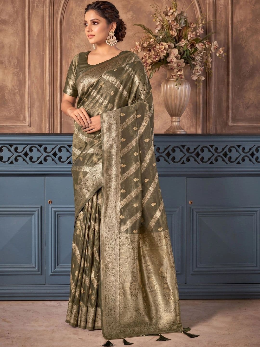 MONJOLIKA FASHION Embellished Zari Silk Blend Designer Bomkai silk Saree thumbnail 2