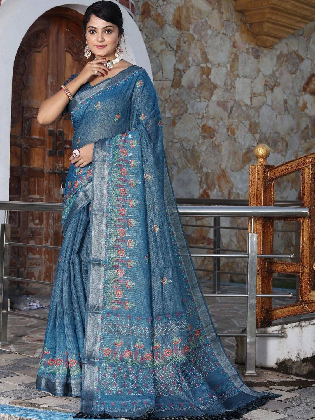 Maroosh Floral Zari Silk Cotton Handloom Saree thumbnail 2