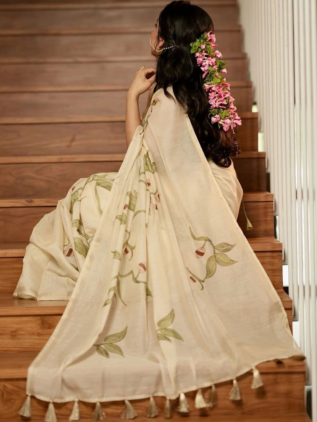 vidhyarani Women Floral Printed Saree with Tassels thumbnail 2
