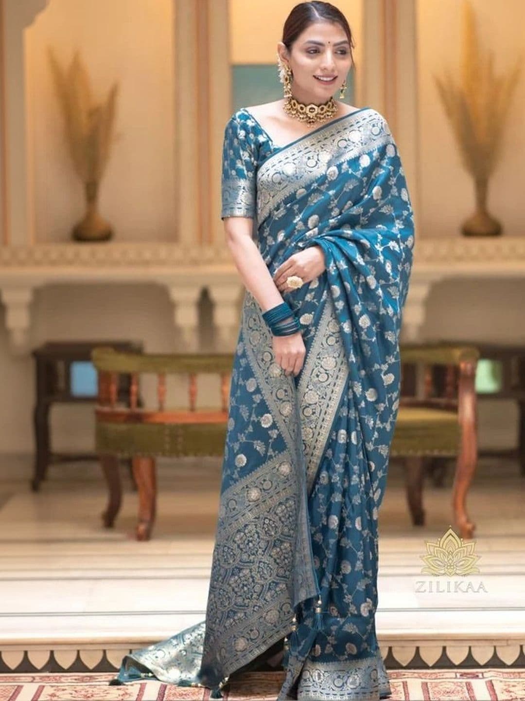 Mitera Woven Design Zari Silk Blend Banarasi Saree thumbnail 5