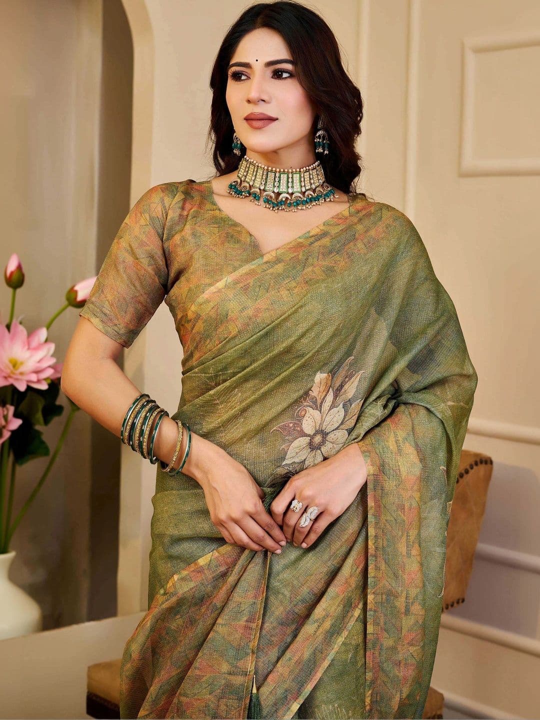 Maroosh Women Floral Silk Cotton Handloom Saree thumbnail 6