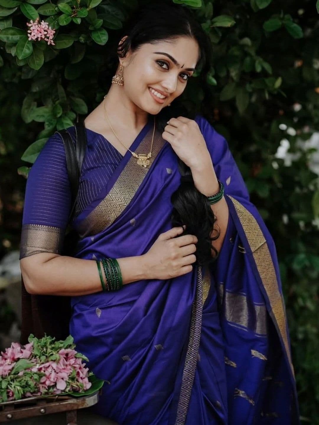 Mitera Woven Design Zari Banarasi Saree thumbnail 2