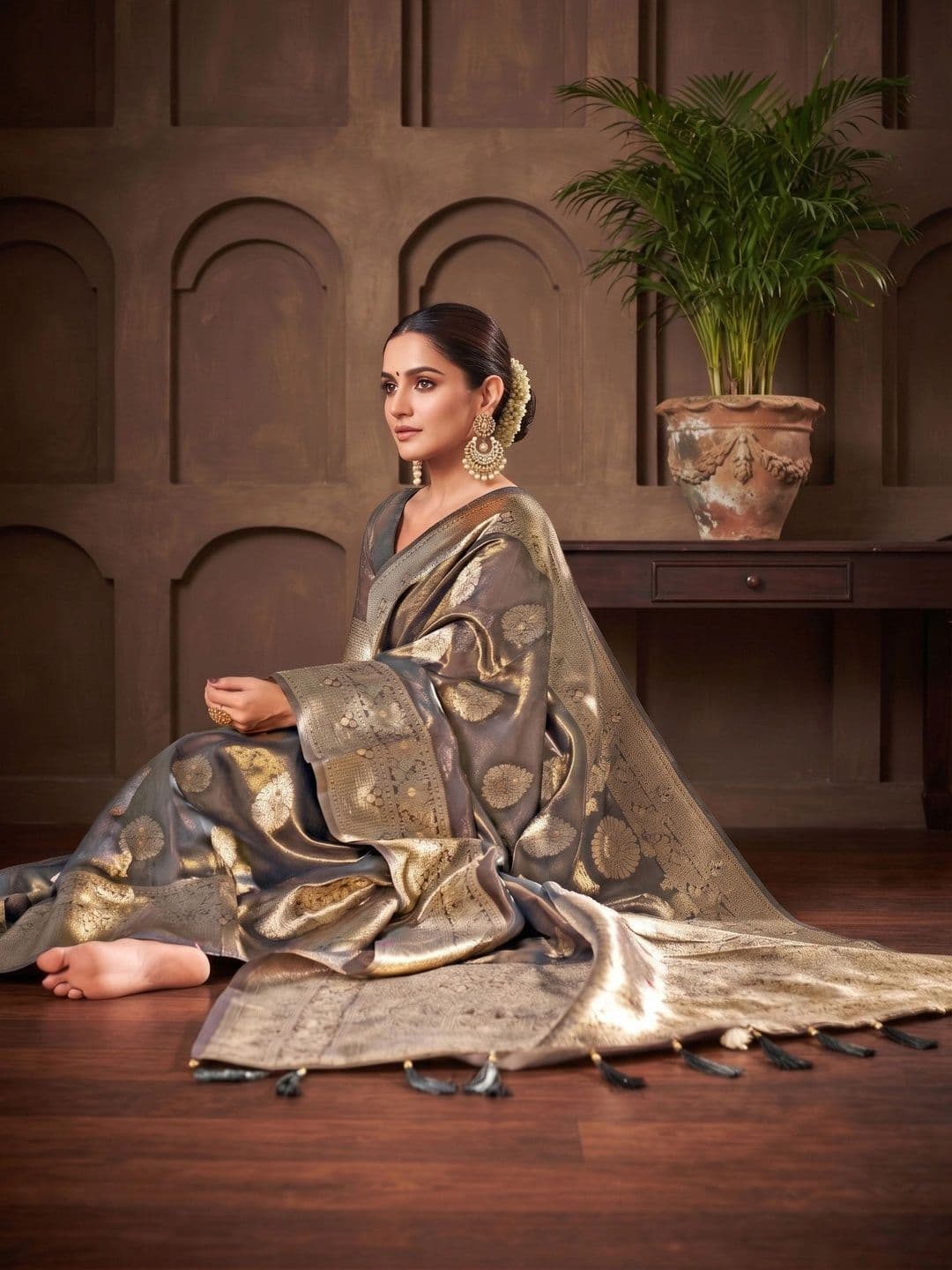 MONJOLIKA FASHION Embellished Zari Silk Blend Designer Bomkai silk Saree thumbnail 5