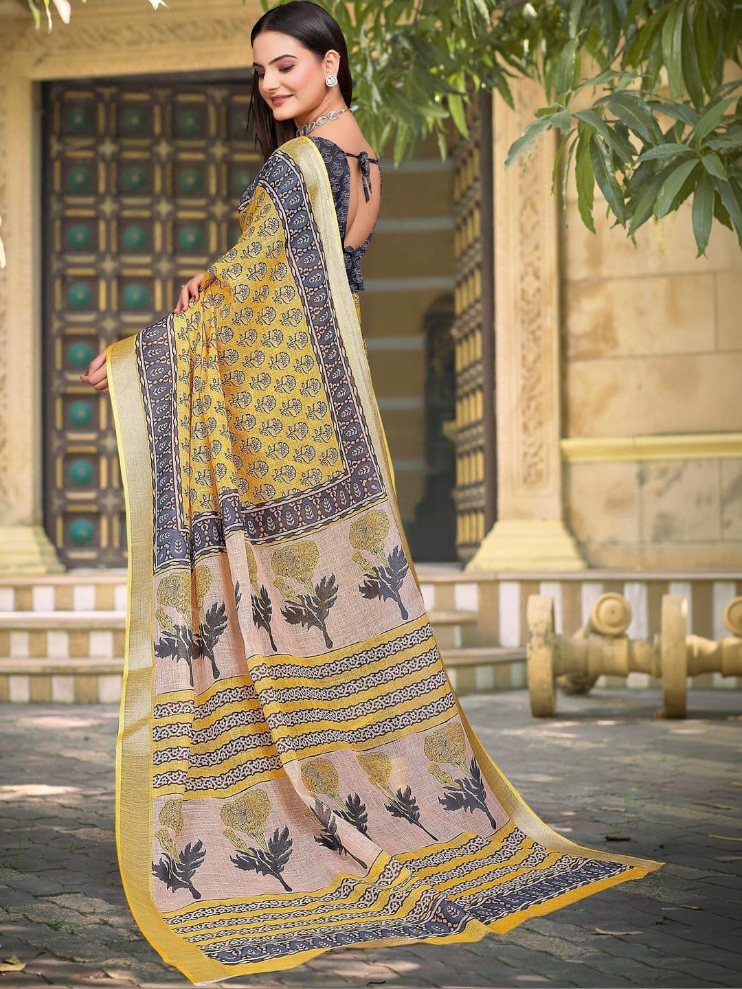 MANVAA Floral Saree thumbnail 4