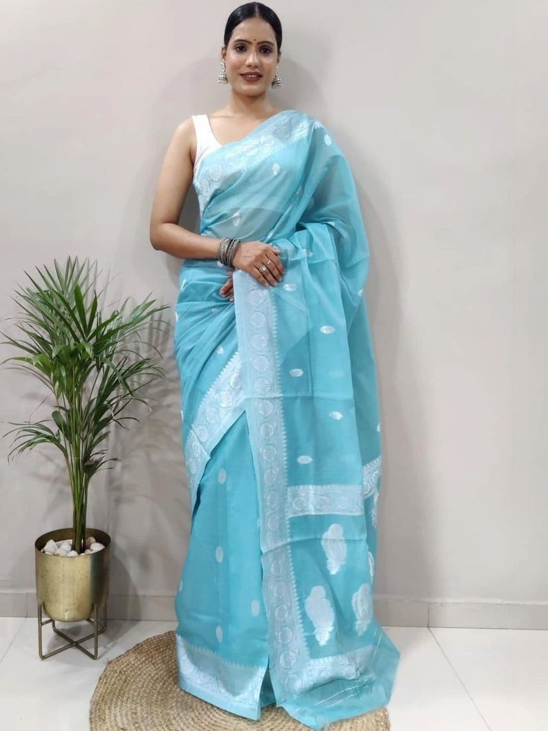Mitera Woven Design Zari Silk Blend Banarasi Saree - view 1