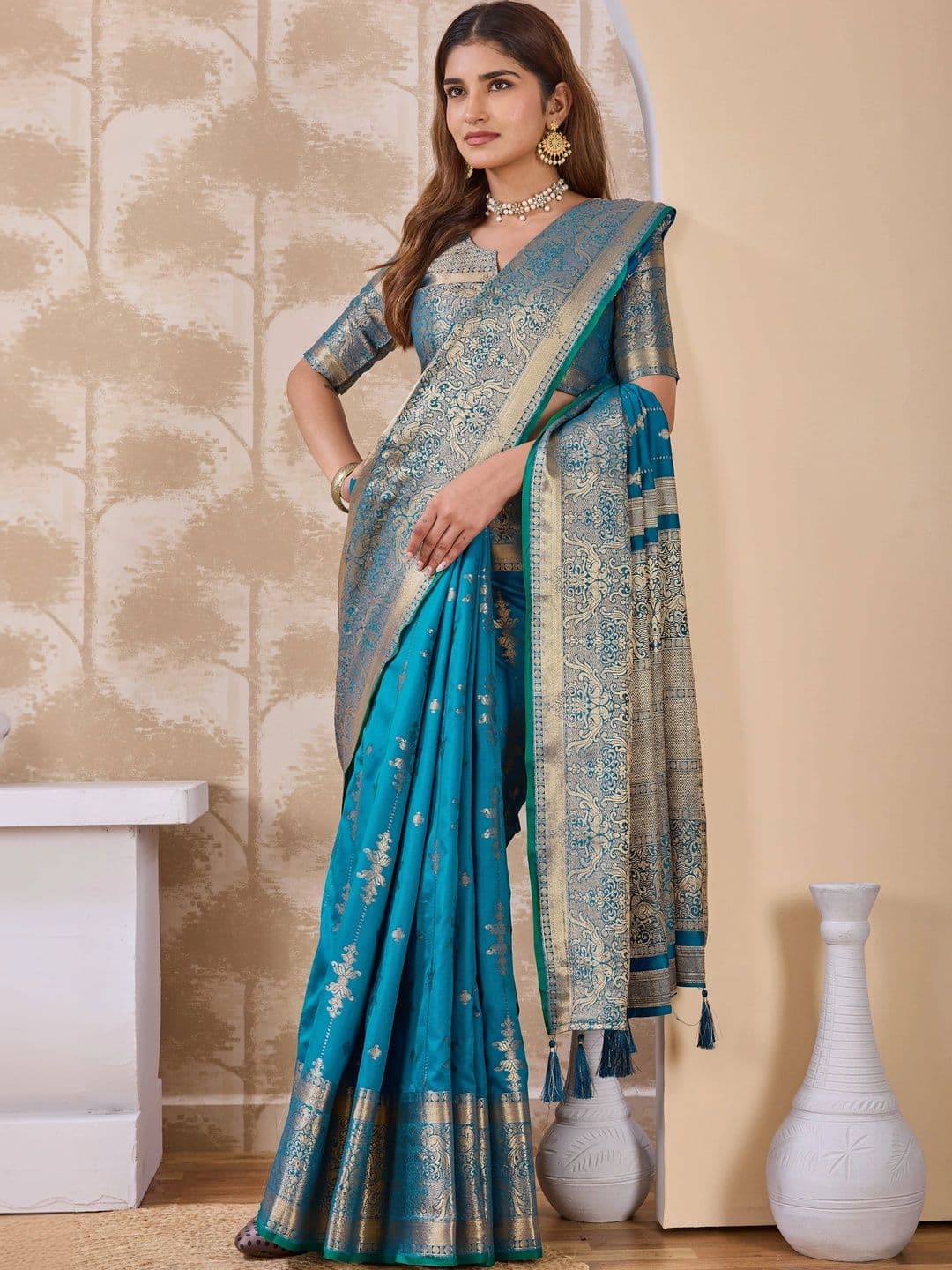 Maharanga Woven Design Zari Art Silk Banarasi Saree thumbnail 3