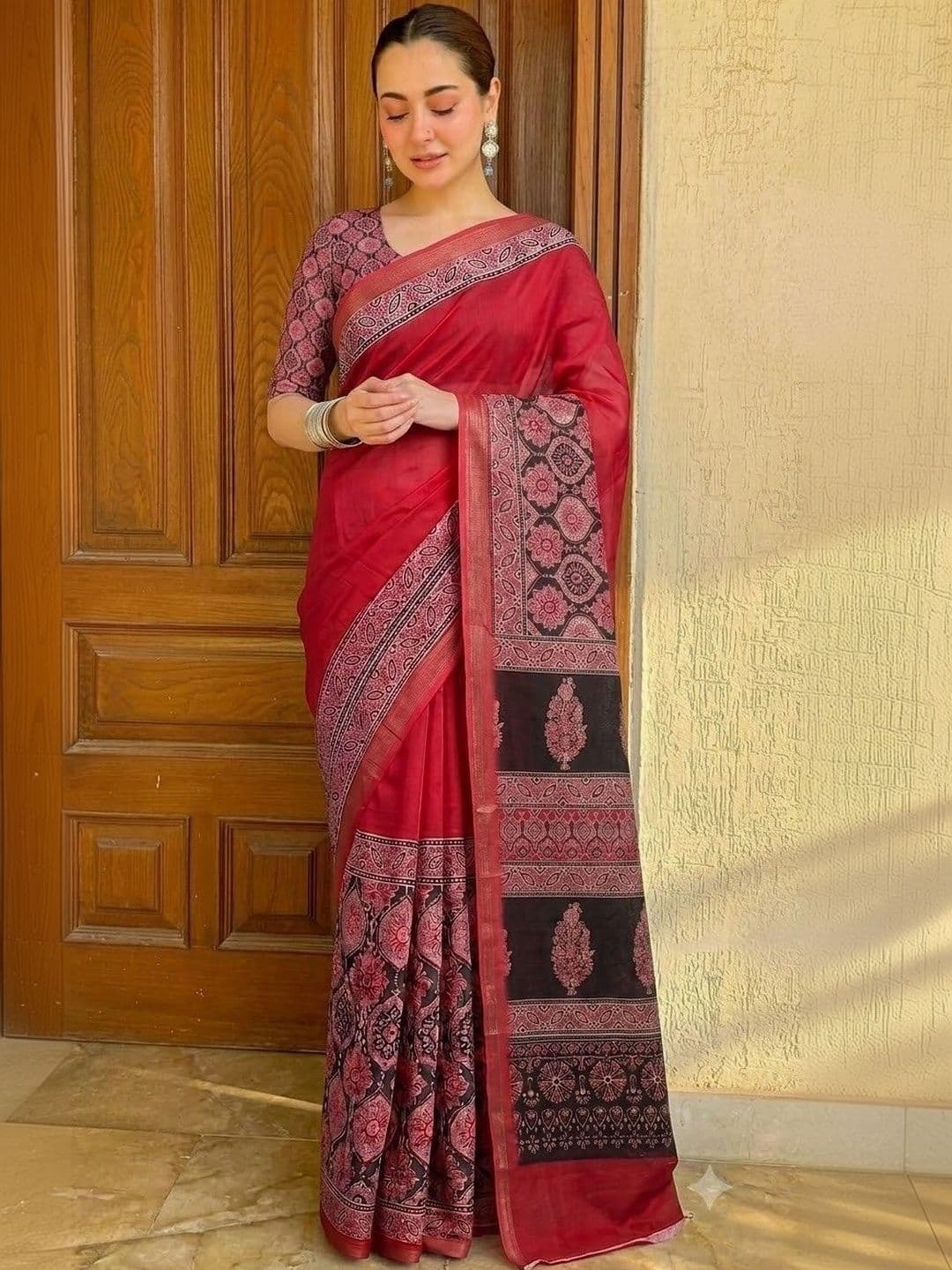 AARYAN SAREES AARYAN Women SAREES Red and black Kalamkari Saree - view 1
