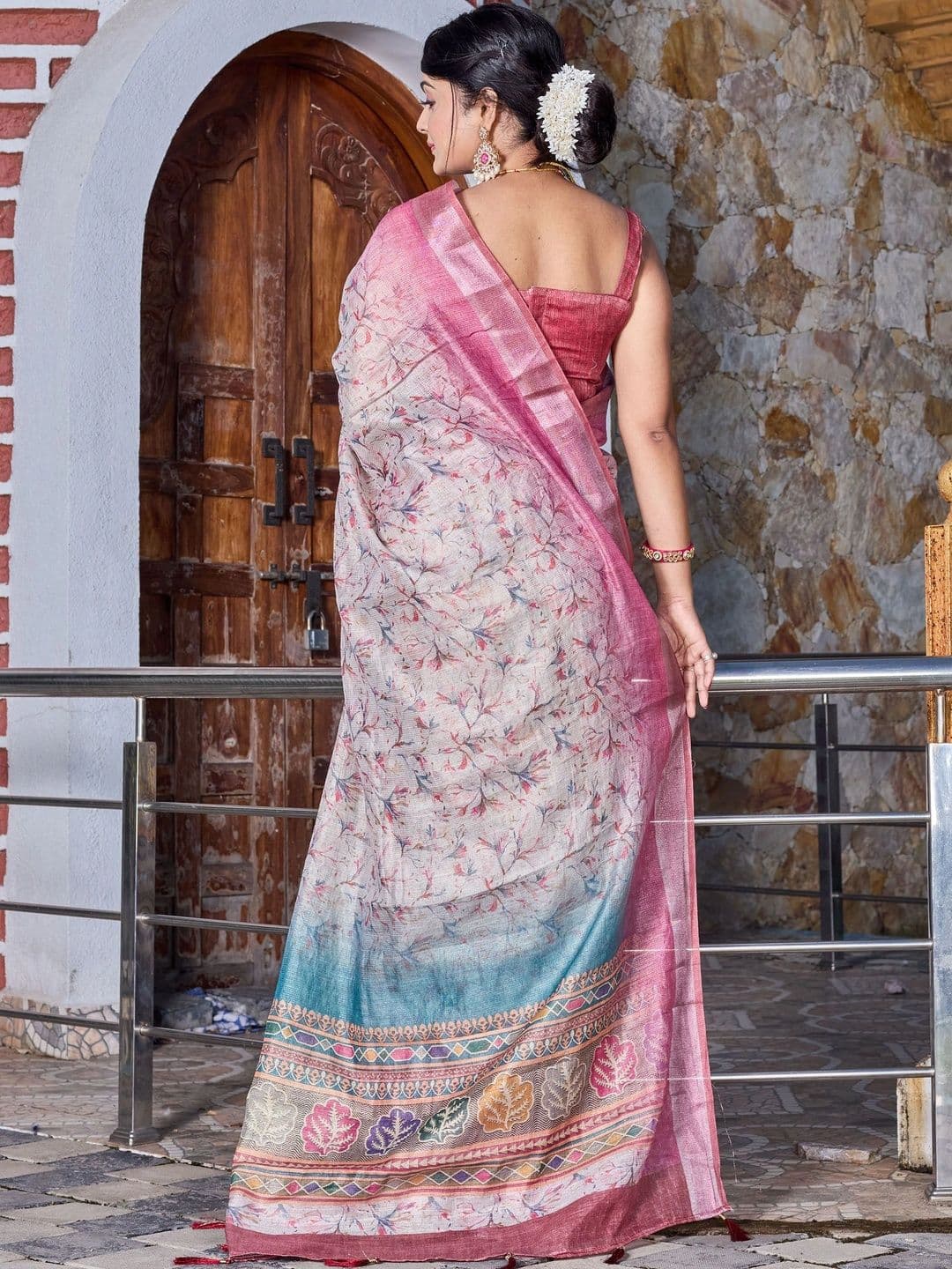 Maroosh Floral Printed Silk Cotton Handloom Saree thumbnail 3
