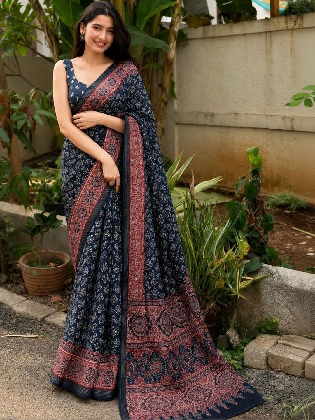 AARYAN SAREES Women Gadwal Saree - view 1