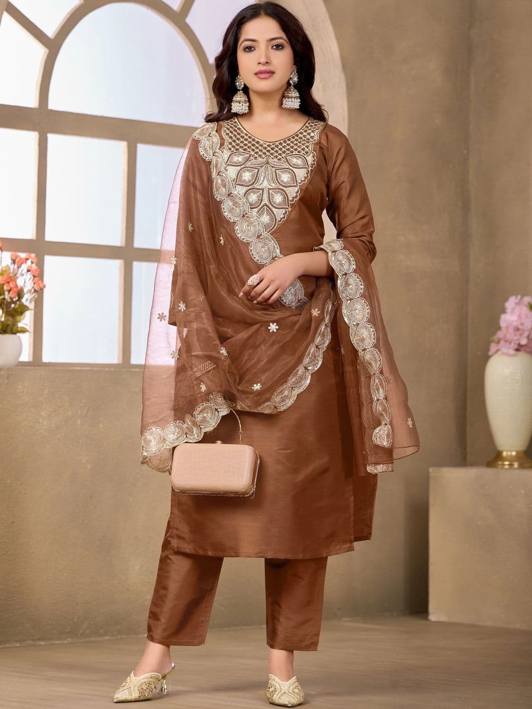 Klotden Women Ethnic Motifs Embroidered Regular Thread Work Kurta with Trousers & With Dupatta thumbnail 7