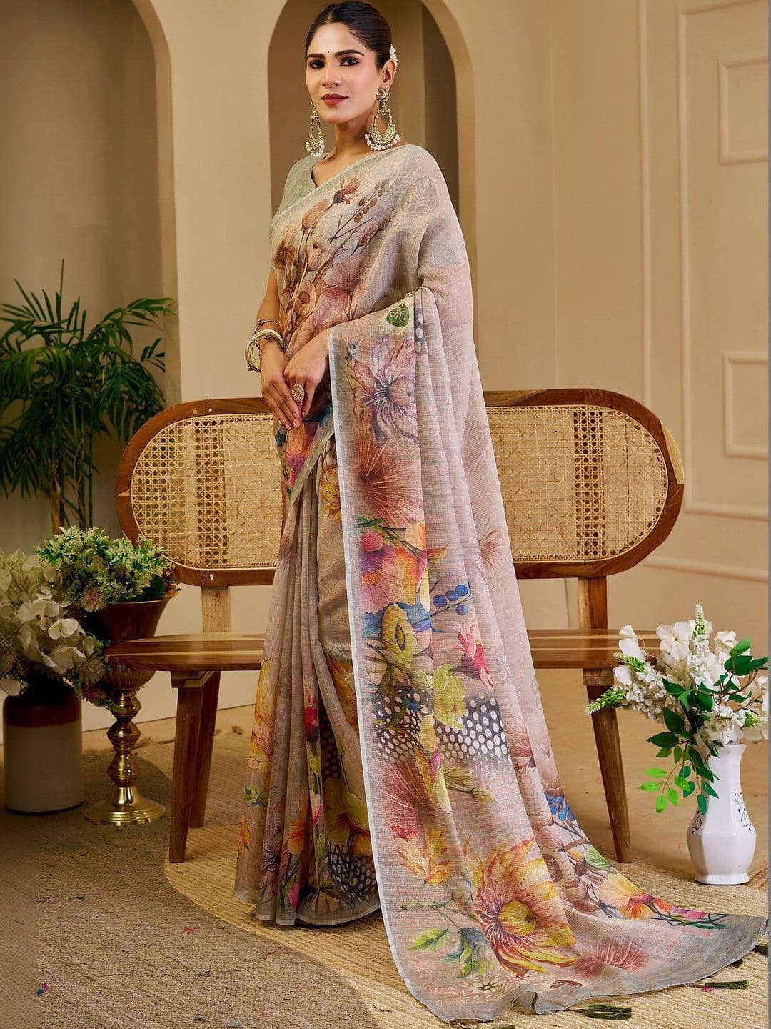 Maroosh Women  Floral Silk Cotton Handloom Saree thumbnail 2