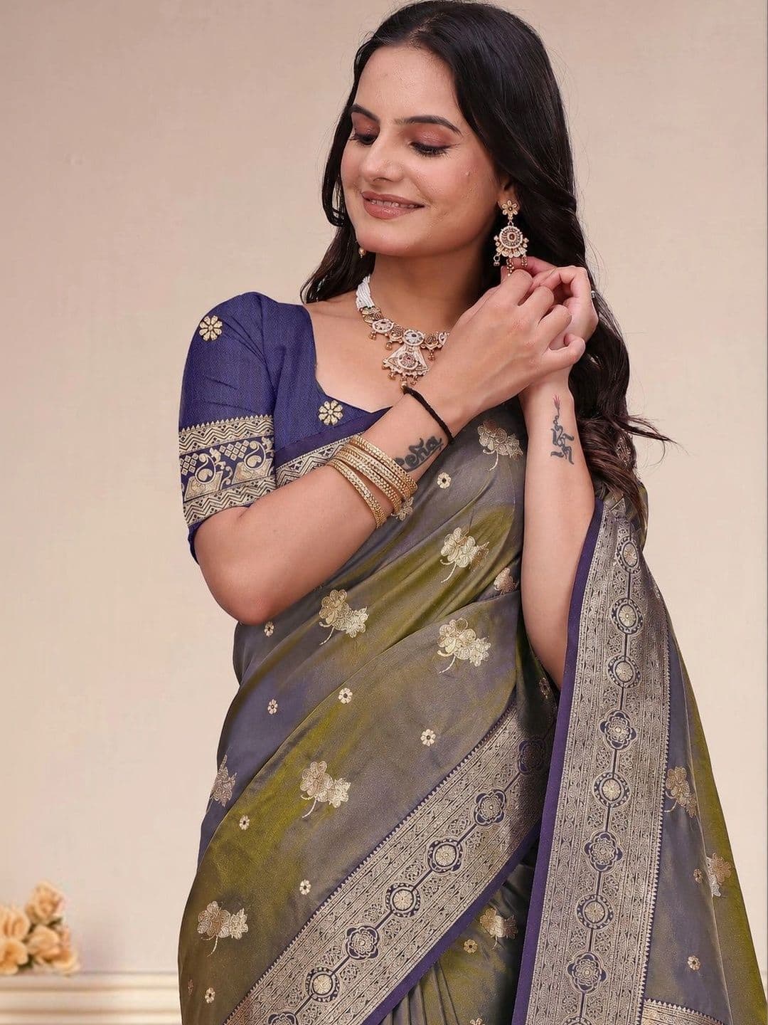 RANGREET Ethnic Motifs Zari Saree thumbnail 3