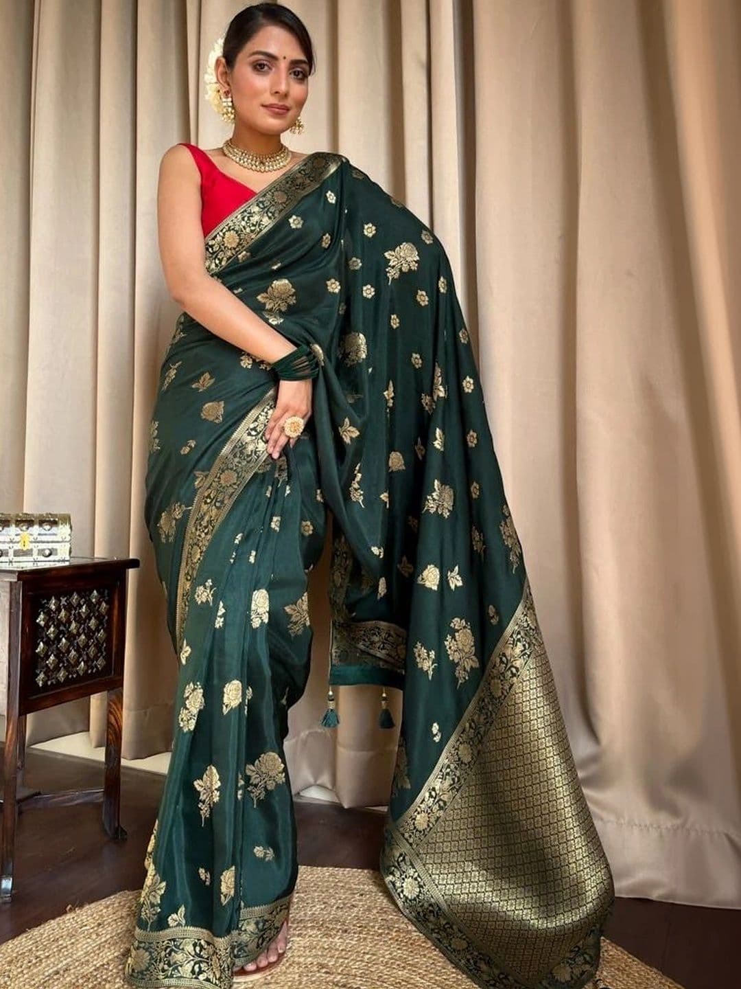 HERE&NOW Woven Design Zari Silk Blend Banarasi Saree thumbnail 4