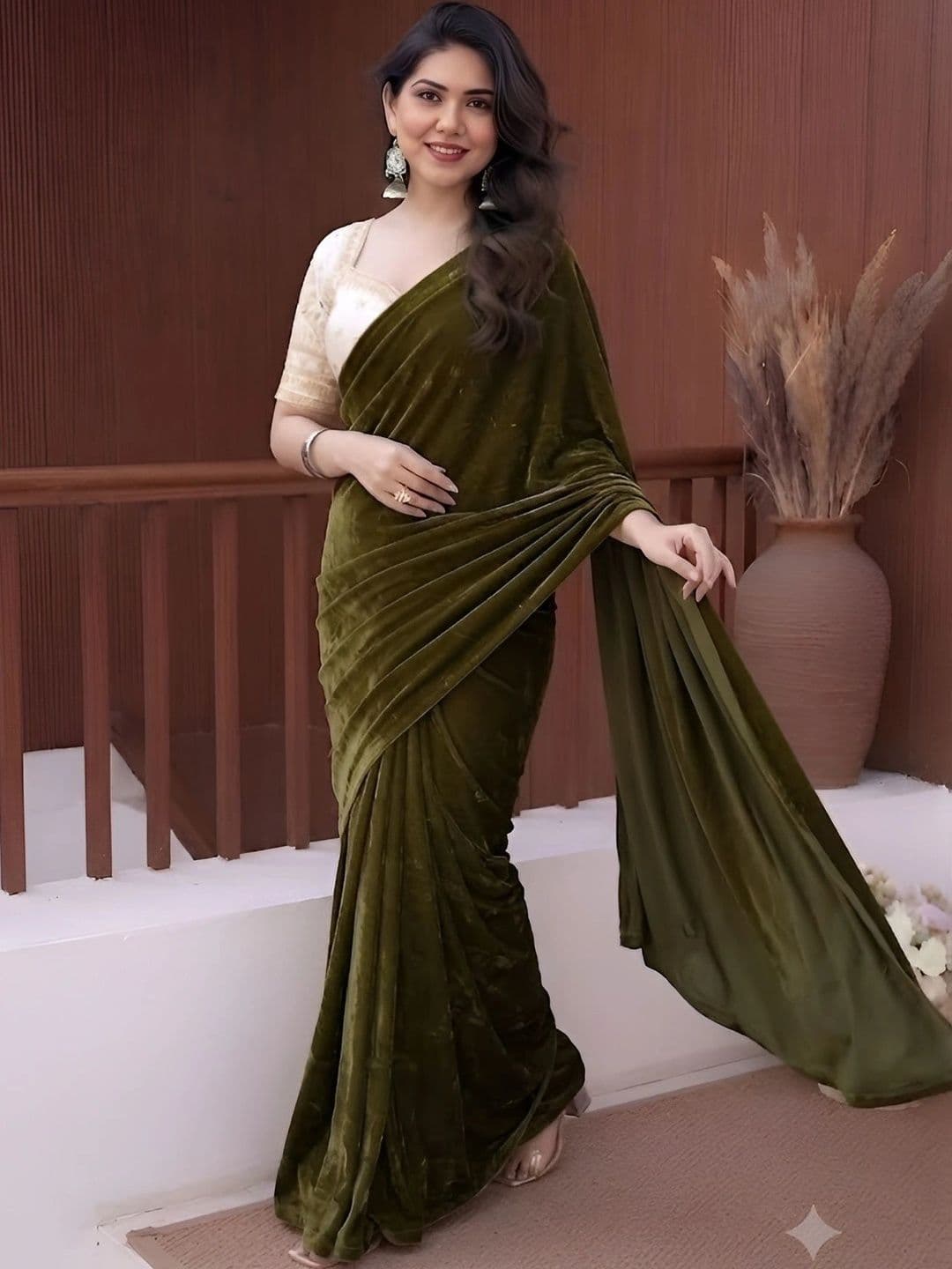 VRAGI Embroidered Saree - view 1