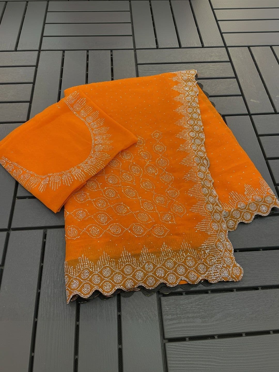SmileyFashion Embroidered Pure Georgette Saree thumbnail 5