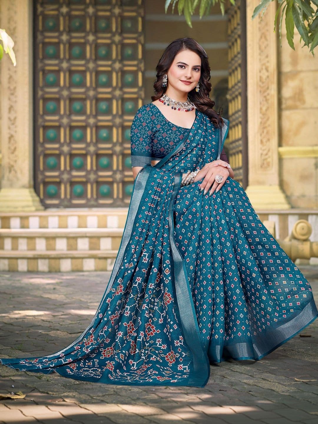 Maroosh Polka Dot Saree thumbnail 4