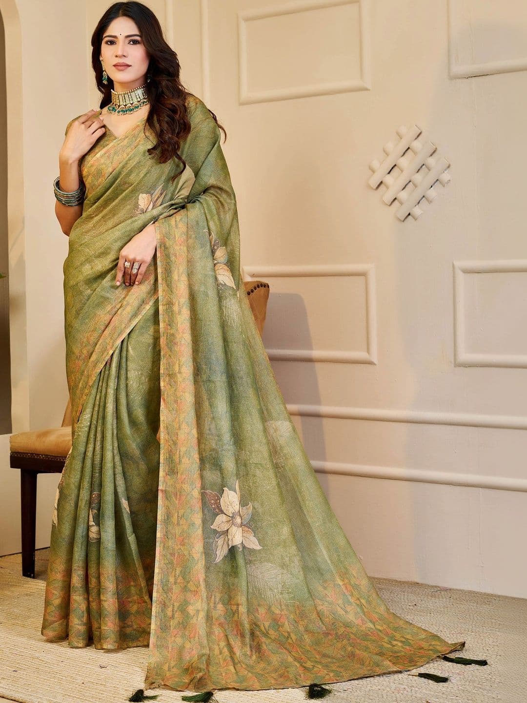 Maroosh Women Floral Silk Cotton Handloom Saree thumbnail 5