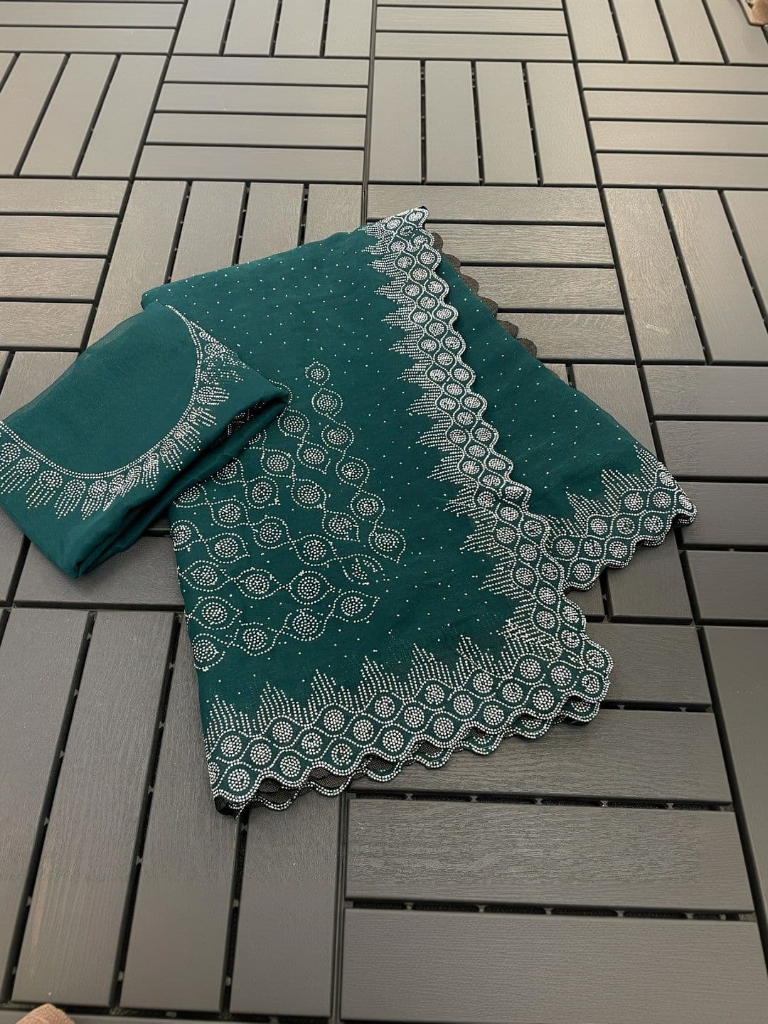 SmileyFashion Pure Georgette Saree thumbnail 2