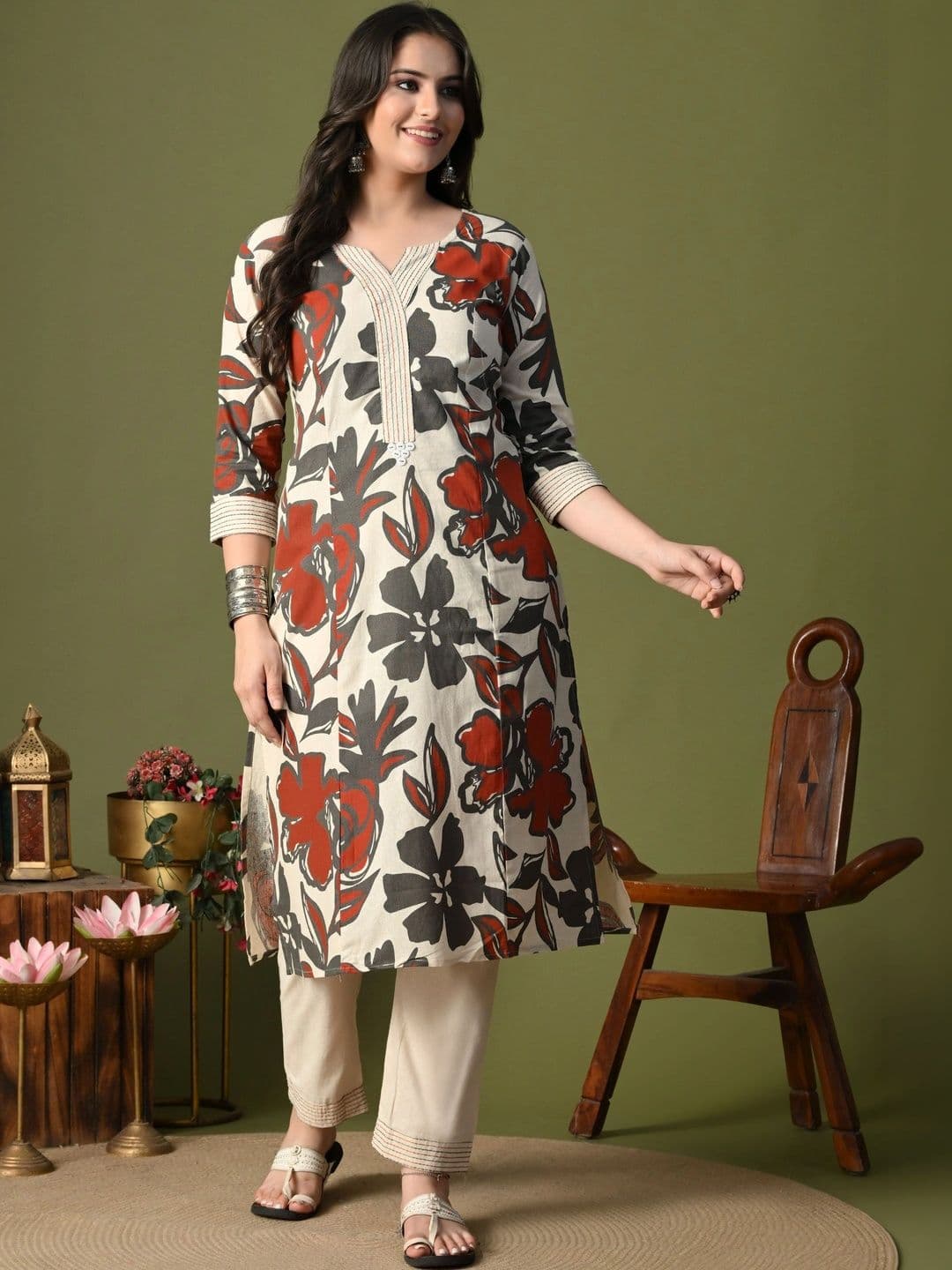 ROSHNI Women Floral Printed Regular Thread Work Pure Cotton Kurta with Trousers - view 1