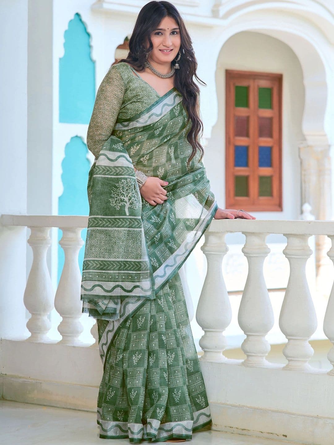 MANVAA Women Floral Saree thumbnail 4