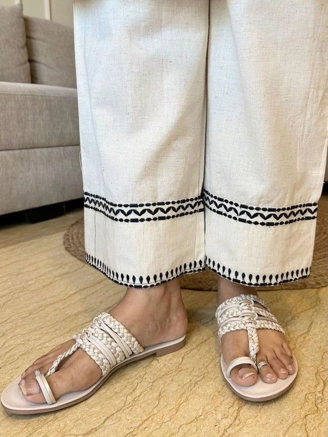 Moda Rapido Women Ethnic Motifs Embroidered Regular Thread Work Kurta with Palazzos thumbnail 5