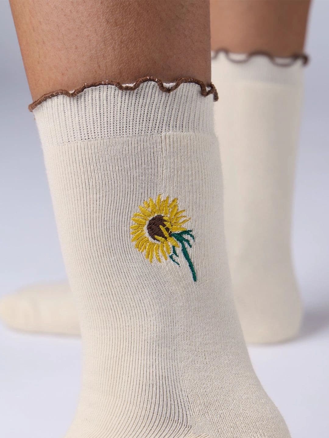 The Souled Store Unisex Cotton Blend Patterned Above Ankle Socks thumbnail 4