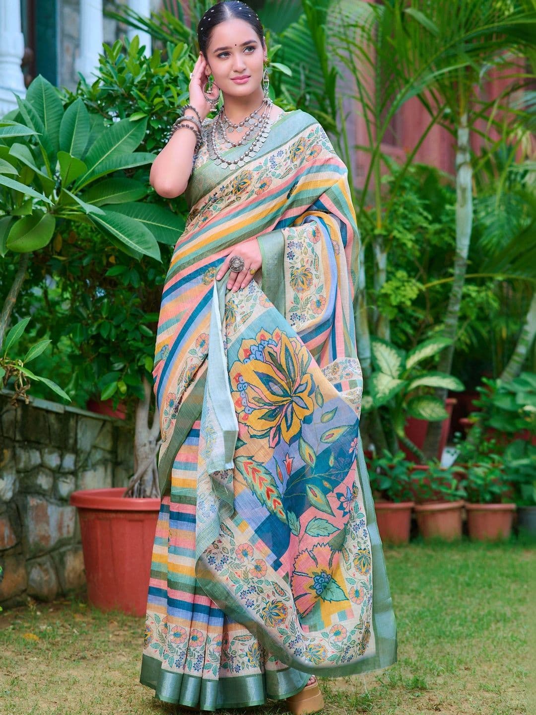MANVAA Floral Saree thumbnail 4