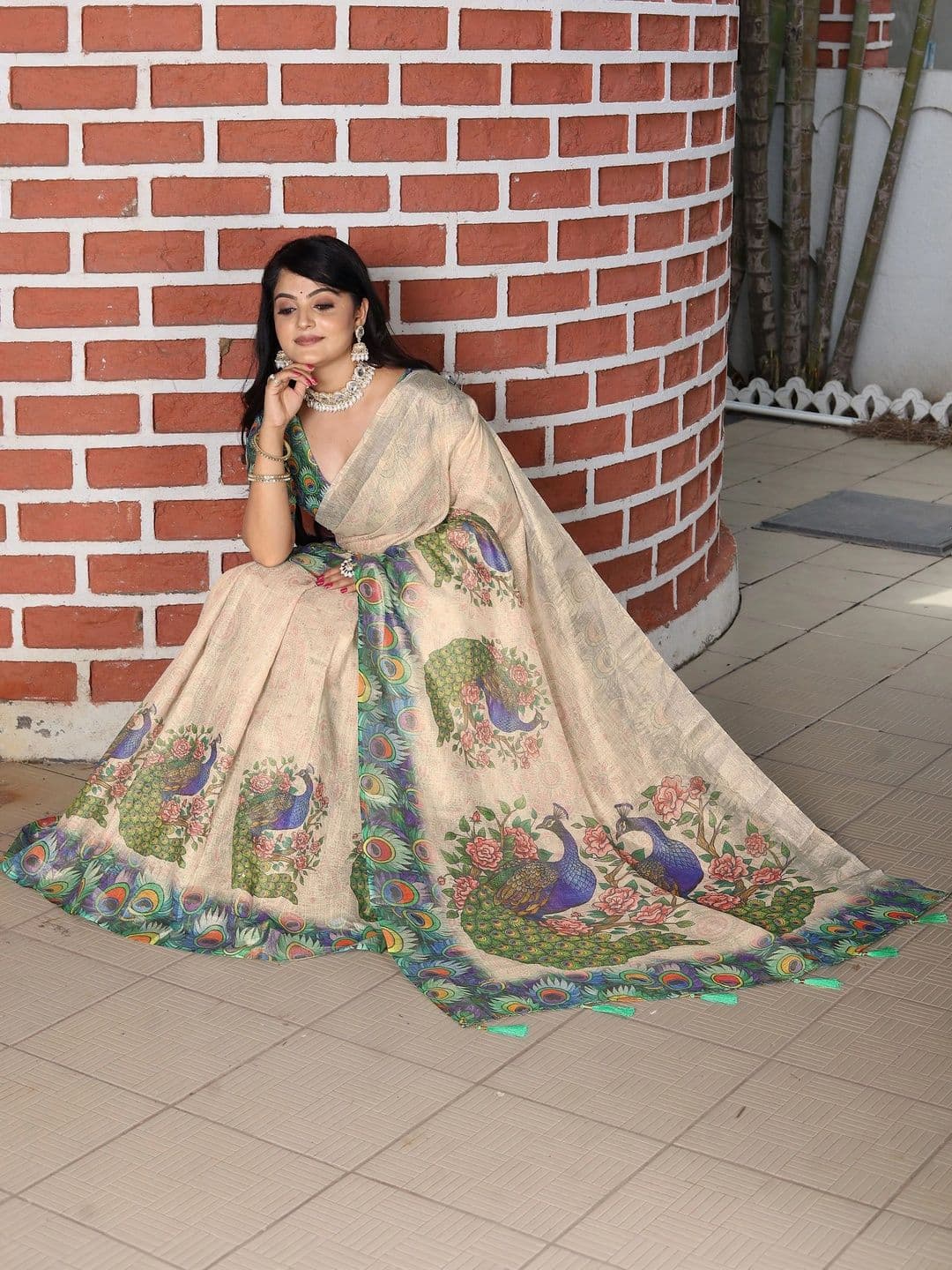 Maroosh Women Floral Silk Cotton Handloom Saree thumbnail 2