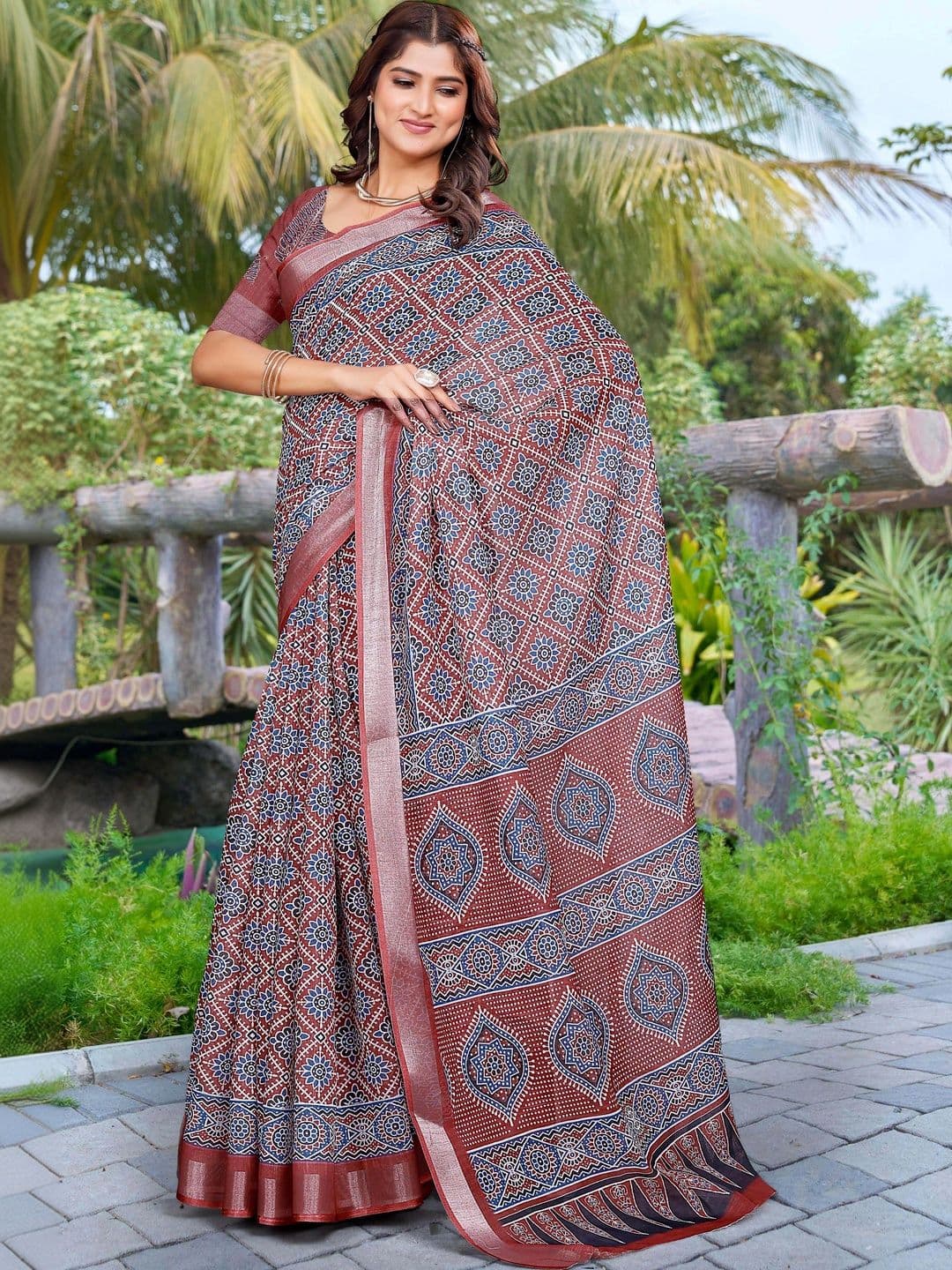 Maroosh  Women Geometric Printed Ethnic Saree - view 1