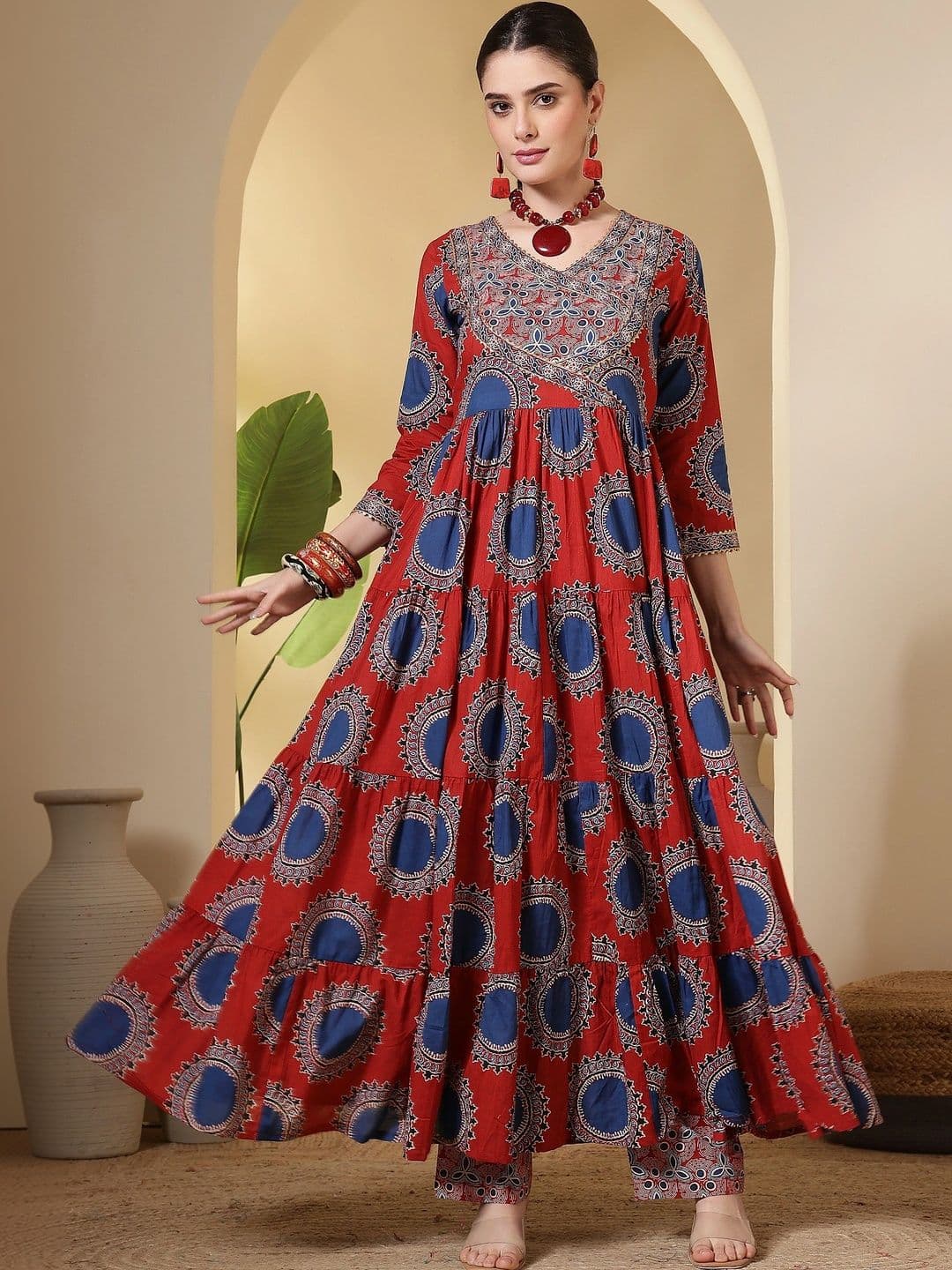 Sangria Women Ethnic Motifs Printed Tiered Pure Cotton Kurta with Trousers & With Dupatta thumbnail 5