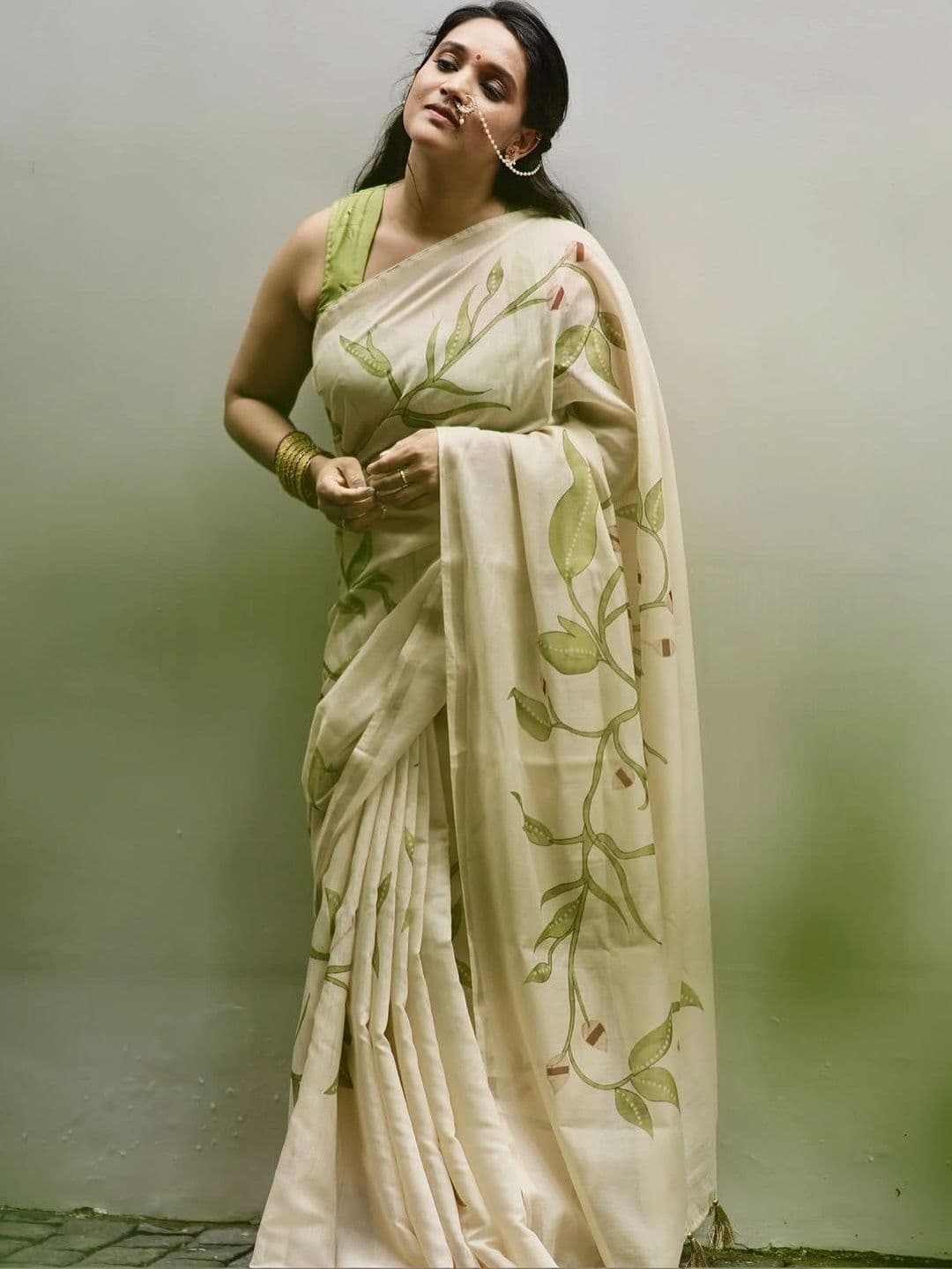 vidhyarani Women Floral Printed Saree with Tassels thumbnail 7
