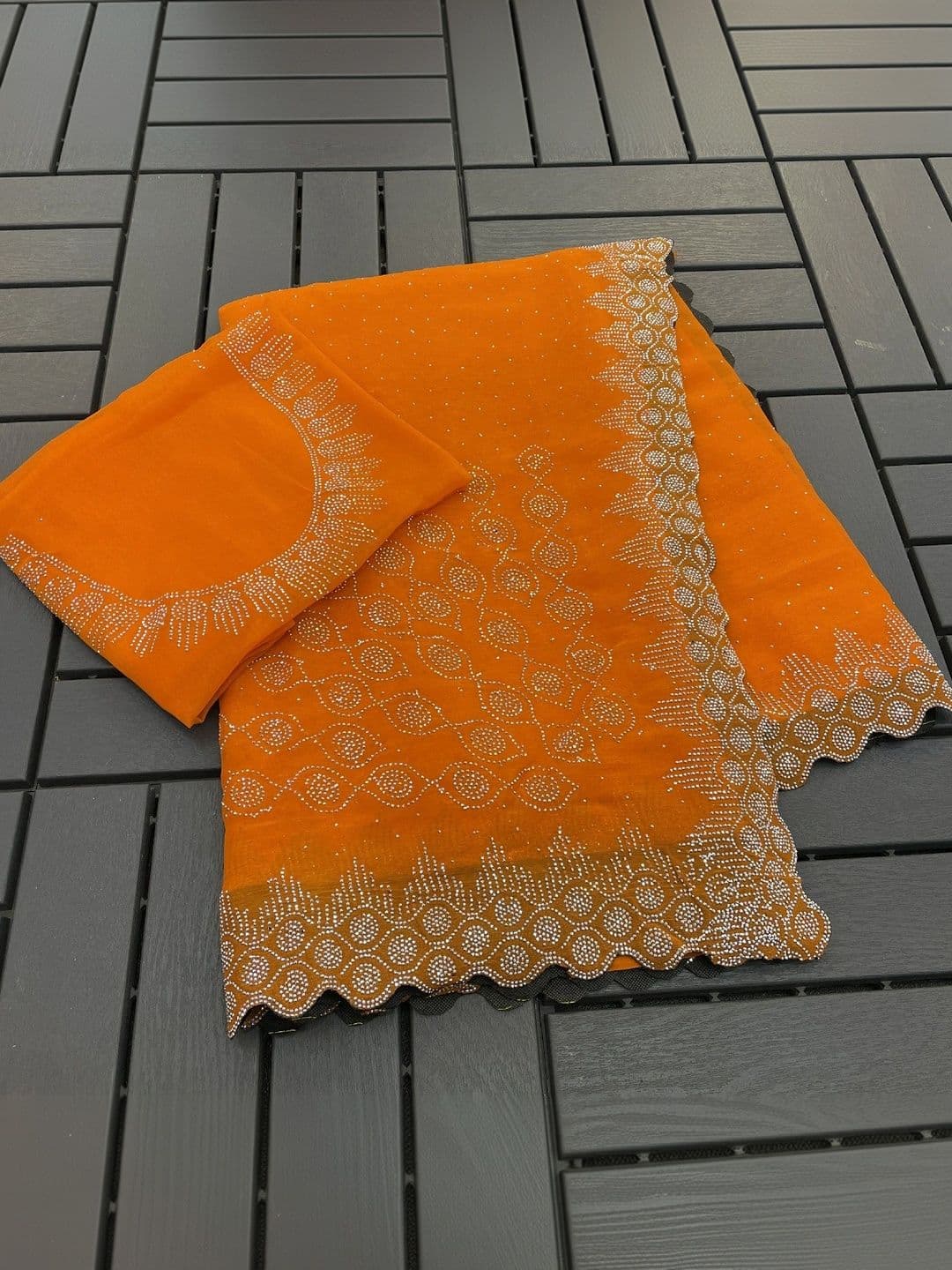 SmileyFashion Pure Georgette Saree thumbnail 3