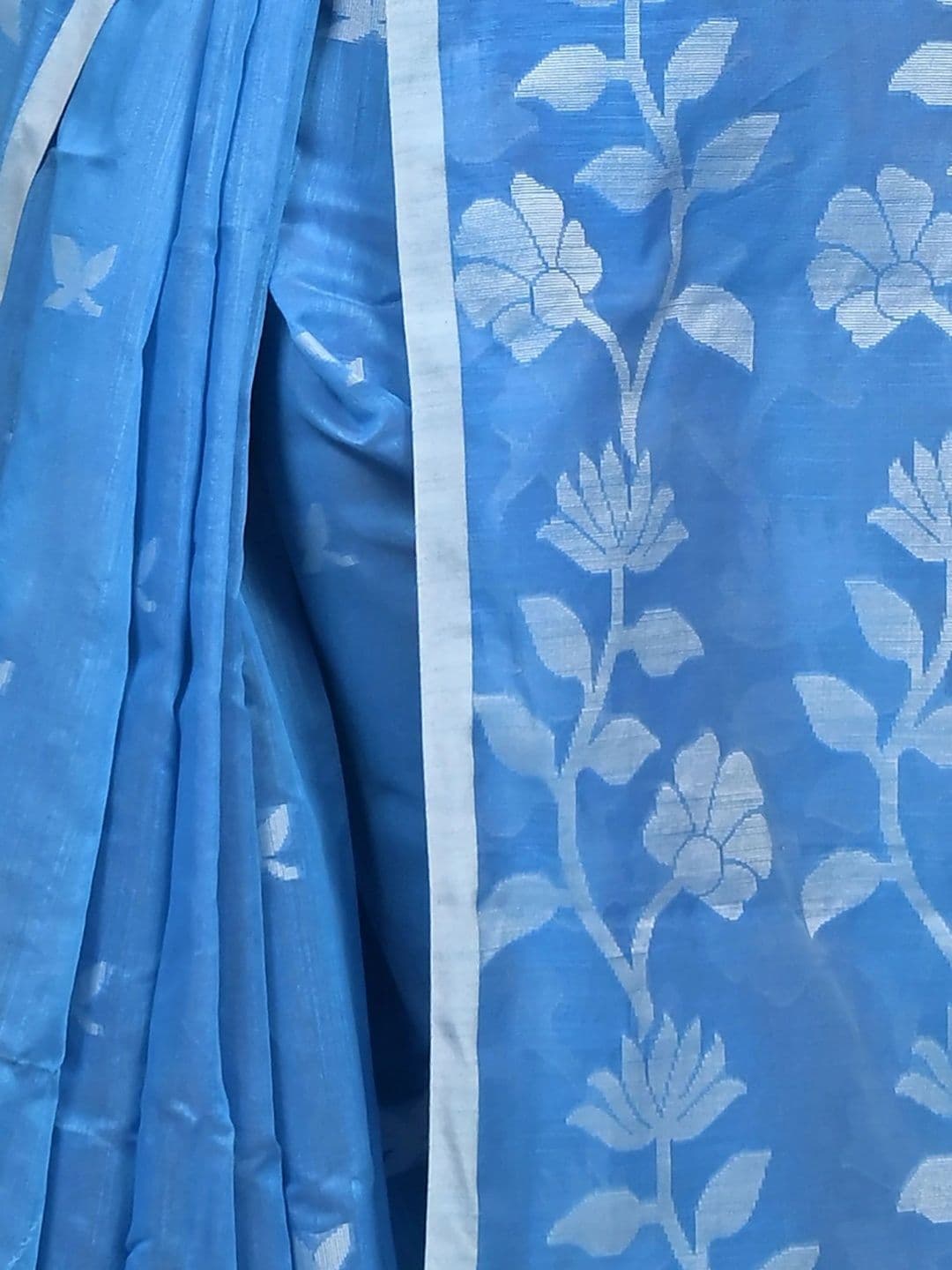 GitAsit Floral Sequinned Handloom Taant Saree thumbnail 7