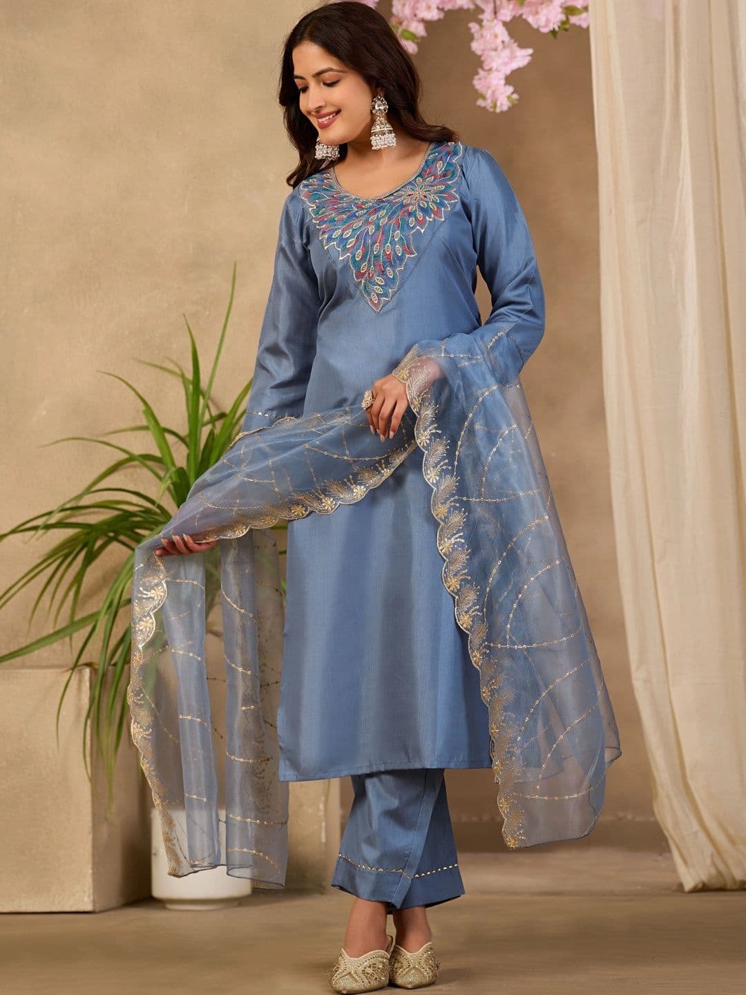 Klotden Women Ethnic Motifs Embroidered Regular Thread Work Kurta with Trousers & With Dupatta - view 1