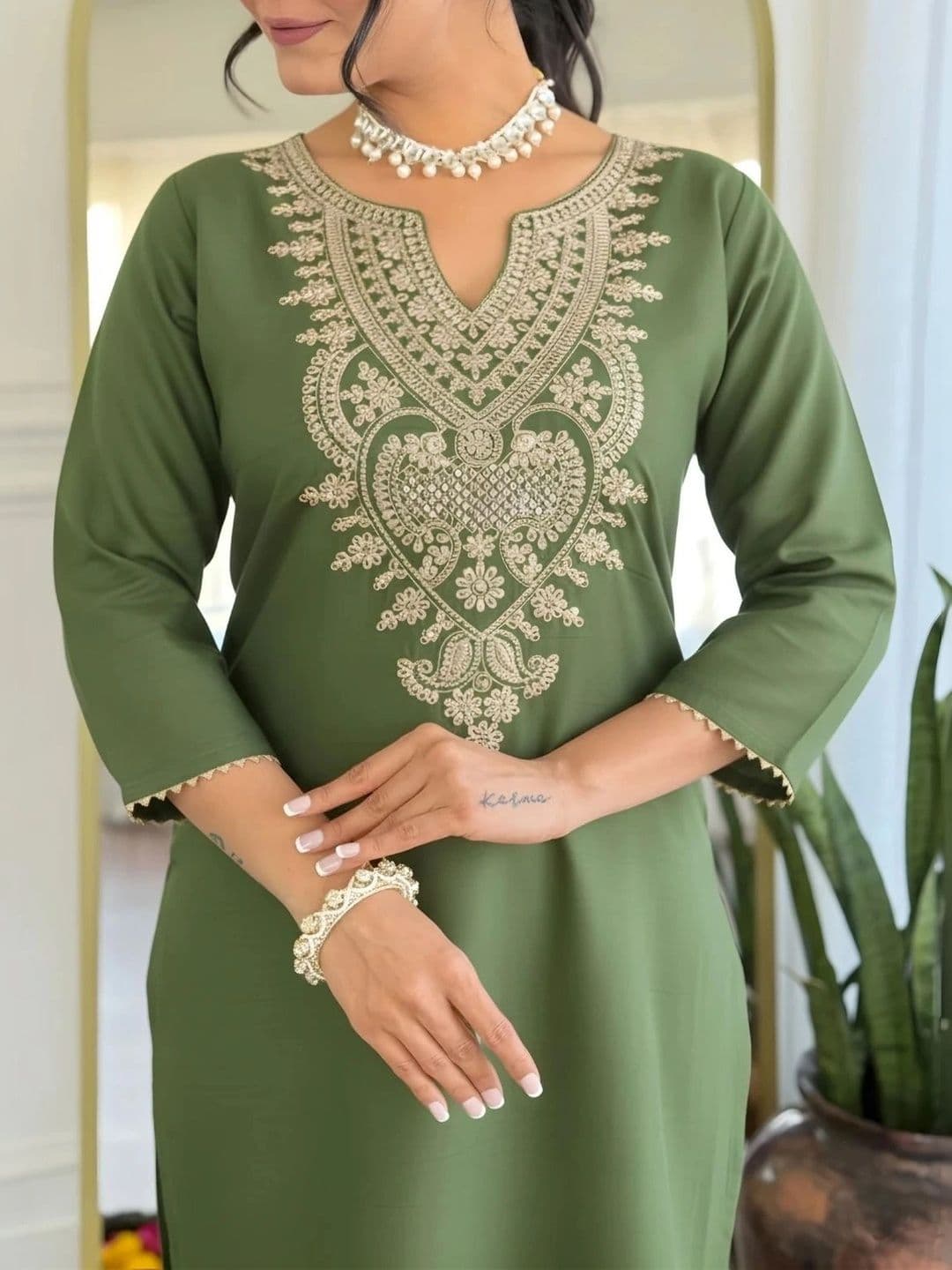 Moda Rapido Women Ethnic Motifs Embroidered Regular Thread Work Pure Cotton Kurta with Trousers & With thumbnail 2